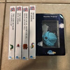 NIB Moonlite World of Eric Carle Storytime Projector Gift Pack with 4 Stories